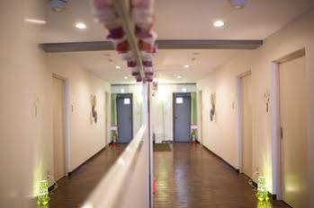 Oyo Hikari House Pensionat *